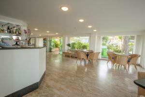 A restaurant or other place to eat at Hotel Baltic