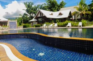 Bazén v ubytování Pai Iyara Resort nebo v jeho okolí