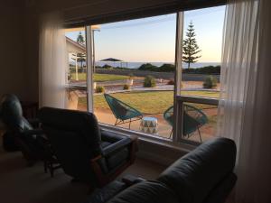 Gallery image of Jewel of the South Beachfront Holiday Rental in Tumby Bay