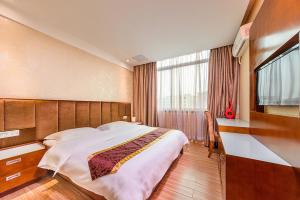 Postelja oz. postelje v sobi nastanitve Kaiserdom Hotel Baiyun Airport-24-hour Airport-Free shuttle bus
