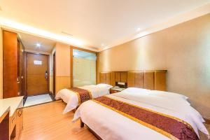 Postelja oz. postelje v sobi nastanitve Kaiserdom Hotel Baiyun Airport-24-hour Airport-Free shuttle bus