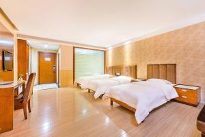 Postelja oz. postelje v sobi nastanitve Kaiserdom Hotel Baiyun Airport-24-hour Airport-Free shuttle bus
