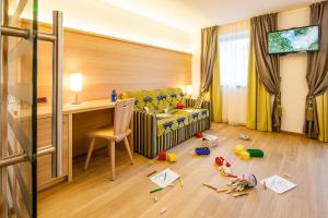 TV a/nebo společenská místnost v ubytování Hotel Shandranj