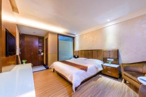 Postelja oz. postelje v sobi nastanitve Kaiserdom Hotel Baiyun Airport-24-hour Airport-Free shuttle bus