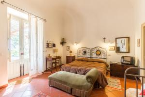 A bed or beds in a room at Etna B&B La casa di Pippinitto