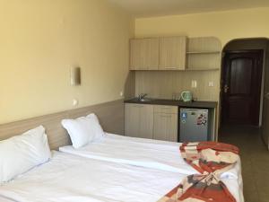 A bed or beds in a room at Aparthotel Lucky Family