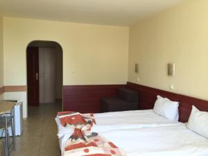 A bed or beds in a room at Aparthotel Lucky Family
