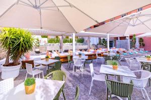 Restaurace v ubytování Fénix Torremolinos - Adults Only Recommended