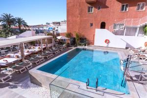 Bazén v ubytování Fénix Torremolinos - Adults Only Recommended nebo v jeho okolí