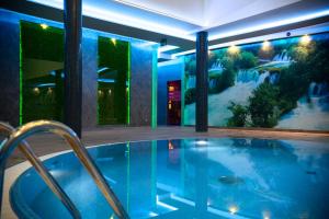 Bazén v ubytování Hotel Oskar Business & Spa nebo v jeho okolí