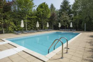 The swimming pool at or close to Buga II