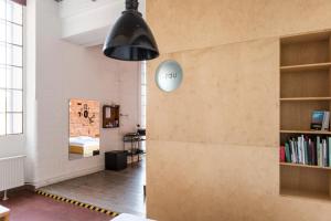 Knihovna v apartmánu