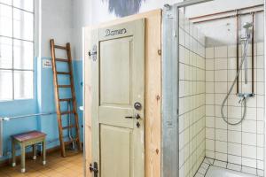 Koupelna v ubytování Meisterzimmer + 40 fotografií