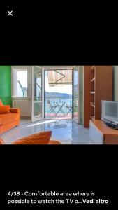 A television and/or entertainment centre at Appartamento Villa Panorama
