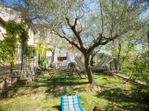 Taman di luar Ostello Bello Assisi Bevagna