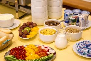Comida en o cerca de este hotel