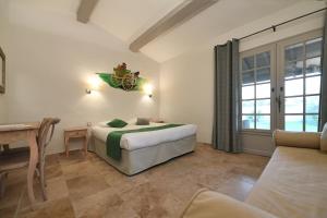 Cama o camas de una habitación en Hotel Mas Des Barres