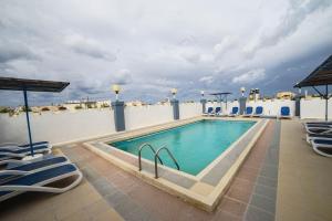 Bazén v ubytování Coral Hotel nebo v jeho okolí
