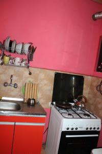 Una cocina o kitchenette en Hostel Old City Sololaki