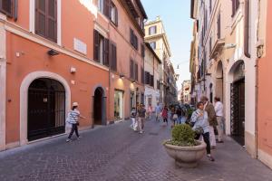 Foto dalla galleria di ROMAC Condotti with 3 bedrooms near the Spanish Steps a Roma