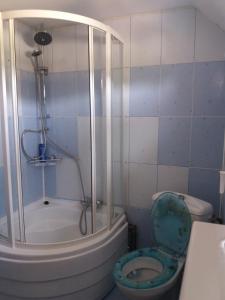 Bilik mandi di Casa in Bucovina +13 gambar