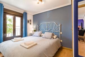 トレドにあるToledo Iの青いベッドルーム1室(大型ベッド1台、タオル2枚付)