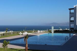 Bazén v ubytování Bella Vista Cabo Negro-vue sur mer nebo v jeho okolí