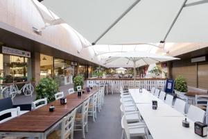 Reštaurácia alebo iné gastronomické zariadenie v ubytovaní La Tejita Luxury Apartment