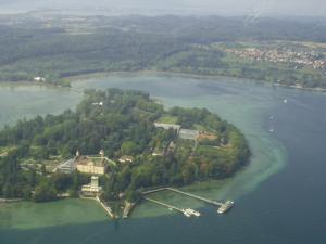 an island in the middle of a body of water at Gästehaus Moleblick in Uhldingen-Mühlhofen
