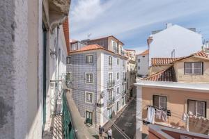 リスボンにあるTravelingToLisbon 332 - Alfamaのバルコニーからの眺め