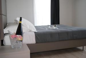A bed or beds in a room at Hotel Residence Sanremo