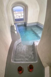 The swimming pool at or close to Santorini Villas