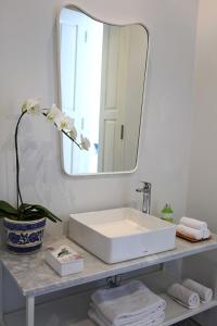 Galeriebild der Unterkunft Lusa Beach Studios Under New Management And Newly Renovated in Lovina