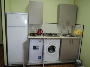A kitchen or kitchenette at Guest House Demma