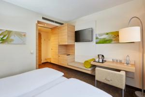Postel nebo postele na pokoji v ubytování H+ Hotel Salzburg