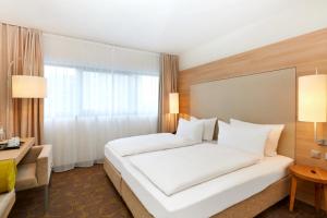 Postel nebo postele na pokoji v ubytování H+ Hotel Salzburg
