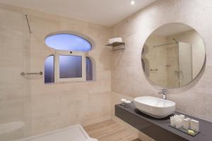 Ванная комната в AP Oriental Beach - Adults Friendly