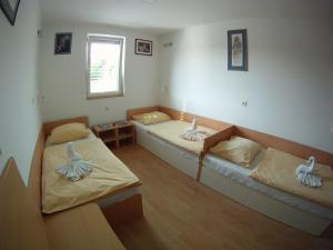 Postel nebo postele na pokoji v ubytování Hotel Galaksija Trebnje