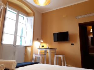 TV a/nebo společenská místnost v ubytování Sofia Family Suites