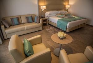 Ein Bett oder Betten in einem Zimmer der Unterkunft AZ Hôtels Zephyr