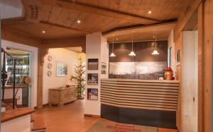 Kuchyň nebo kuchyňský kout v ubytování Hotel ADLER Carezza