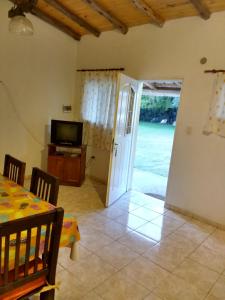 TV a/nebo společenská místnost v ubytování Cabañas Misky Wayra + 68 fotografií