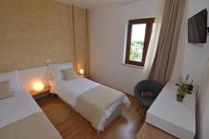 Llit o llits en una habitació de Hotel Natura Vilanija