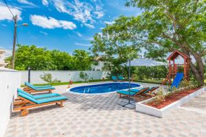 Swimmingpoolen hos eller tæt på Apartments Marina