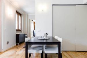 Zdjęcie z galerii obiektu Stylish JOIVY Flat with Garden w mieście Pognana Lario