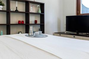 Zdjęcie z galerii obiektu Stylish JOIVY Flat with Garden w mieście Pognana Lario