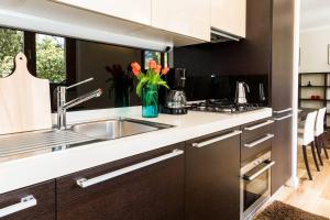 Zdjęcie z galerii obiektu Stylish JOIVY Flat with Garden w mieście Pognana Lario
