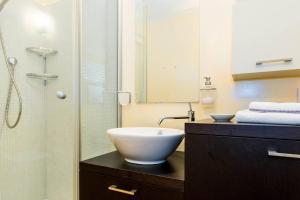 Zdjęcie z galerii obiektu Stylish JOIVY Flat with Garden w mieście Pognana Lario
