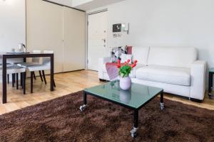 Zdjęcie z galerii obiektu Stylish JOIVY Flat with Garden w mieście Pognana Lario +28 zdjęć