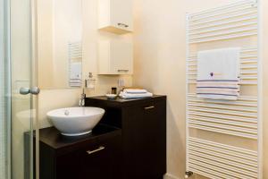 Zdjęcie z galerii obiektu Stylish JOIVY Flat with Garden w mieście Pognana Lario